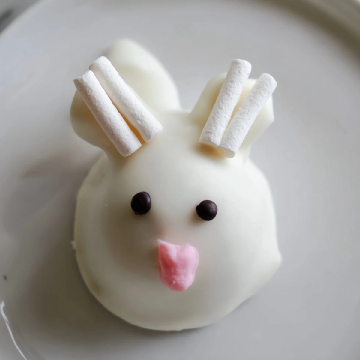 Homemade Easter Oreo balls featuring marshmallow ears, pink candy details, and cute bunny faces